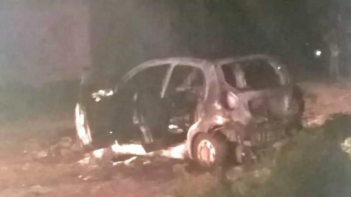 Taxi incendiado