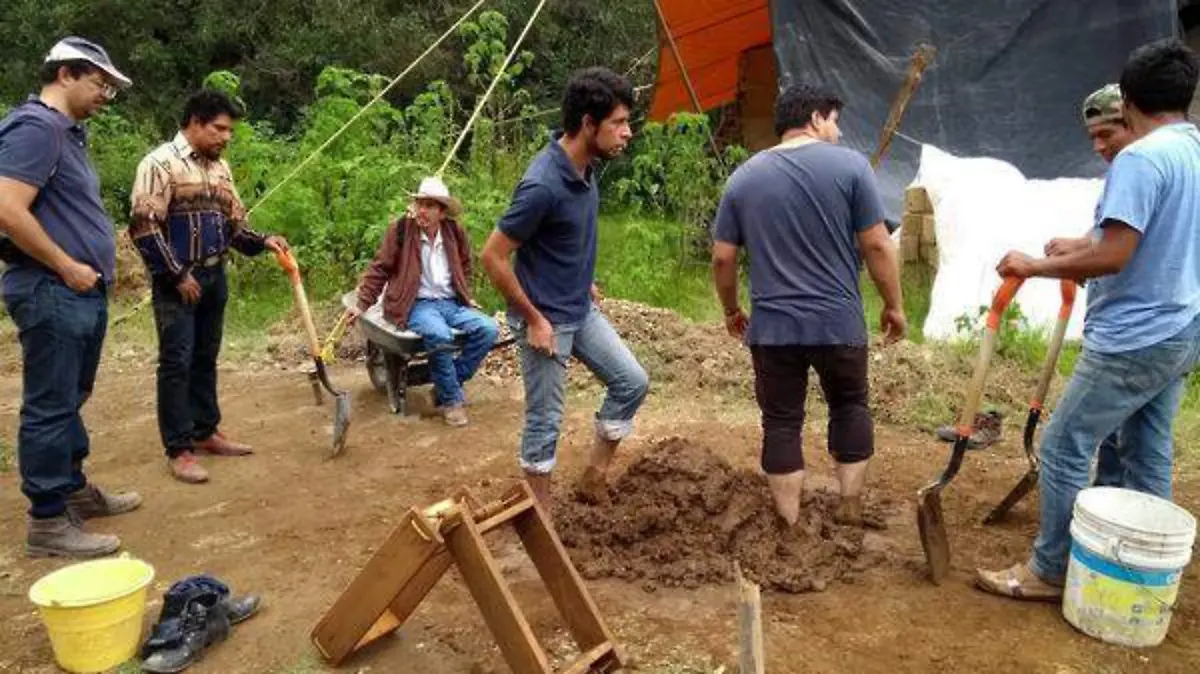 Hueyapan reconstrucción con adobe