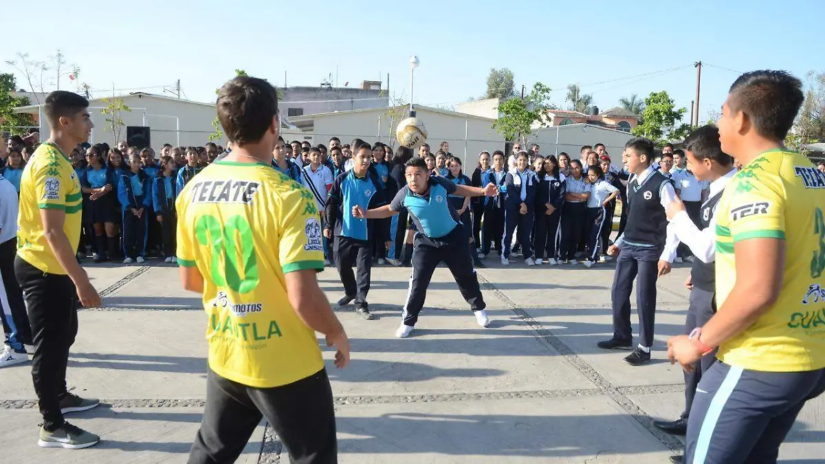 El alcalde de Cuautla con jugadores de Arroceros (5)