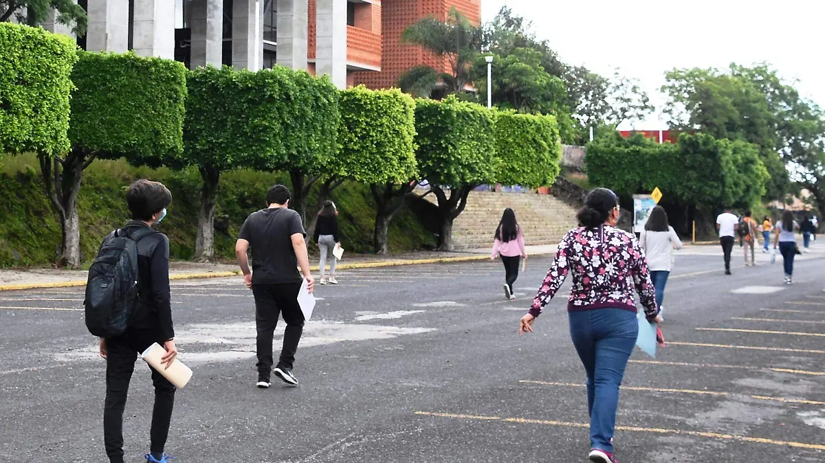 UAEM-estudiantes-universidad