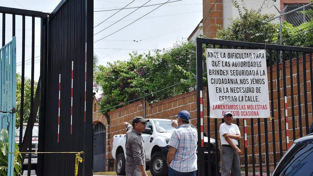 colonias-cuernavaca-ponen-rejas-por-inseguridad-1-froylab-trujillo