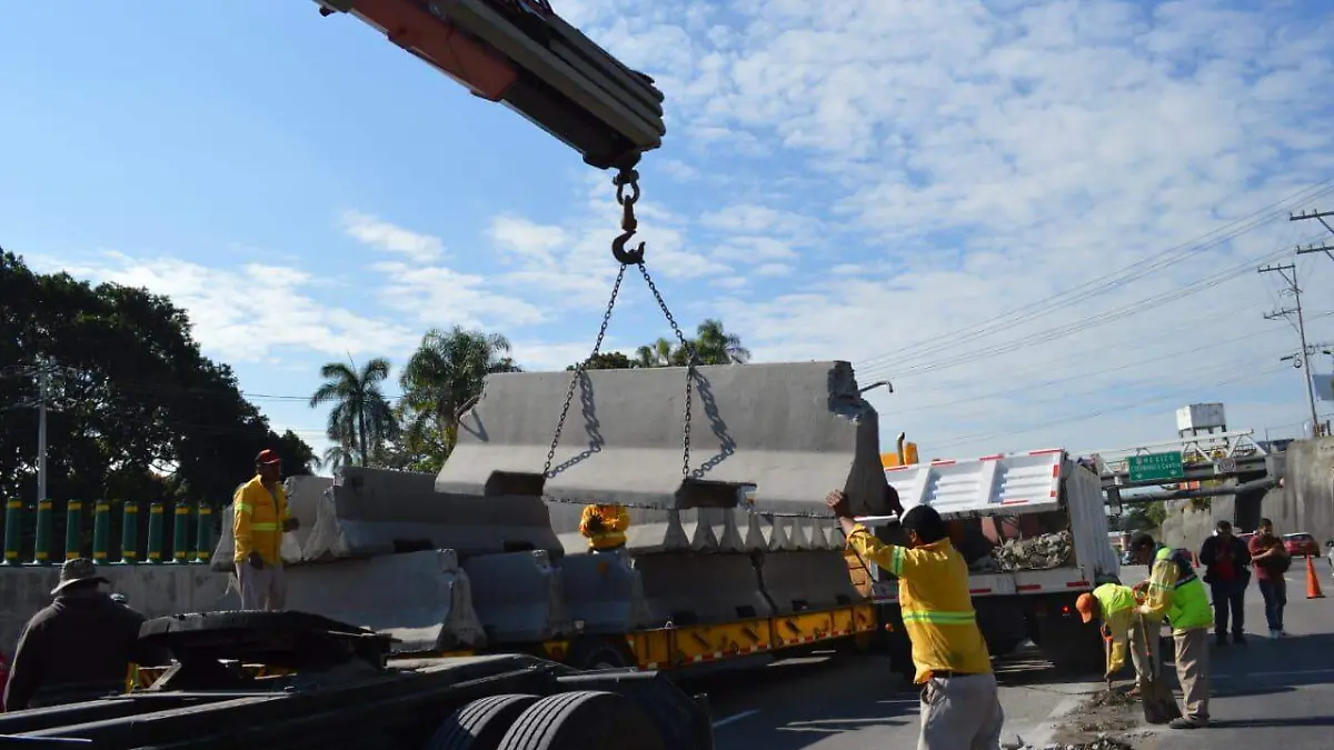 Retiro de vallas en el Paso Exprés Karen Sánchez