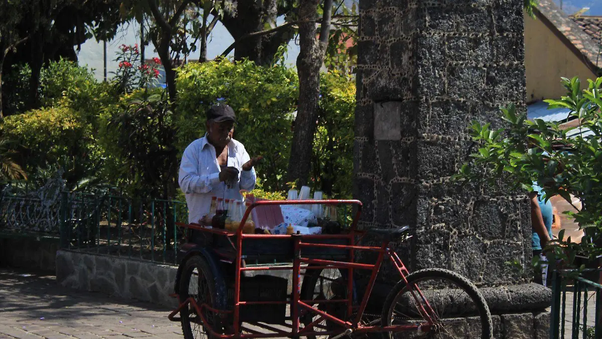 Raspados-vendedor-calor