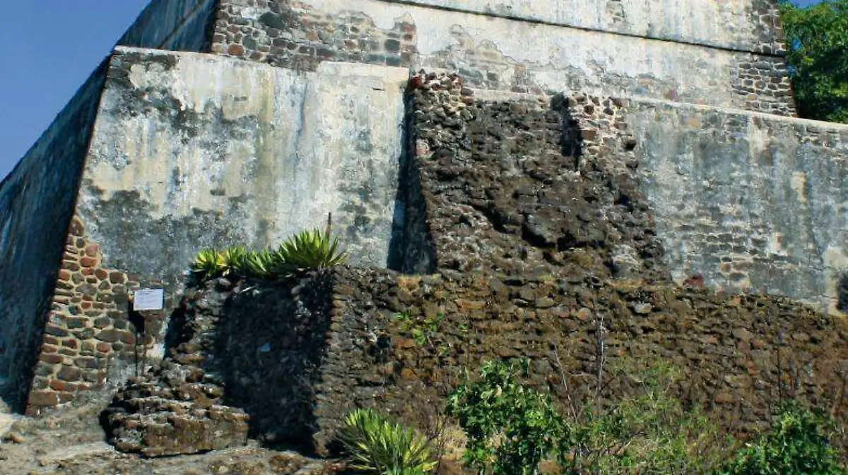 El Tepozteco y la zona arqueológica que se encuentra en la cima del cerro