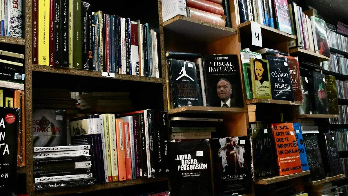 un-libro-es-un-buen-regalo-esta-navidad-agustín