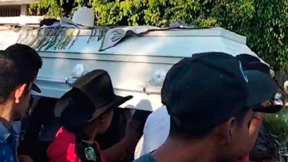 entierro-niño-de-oro