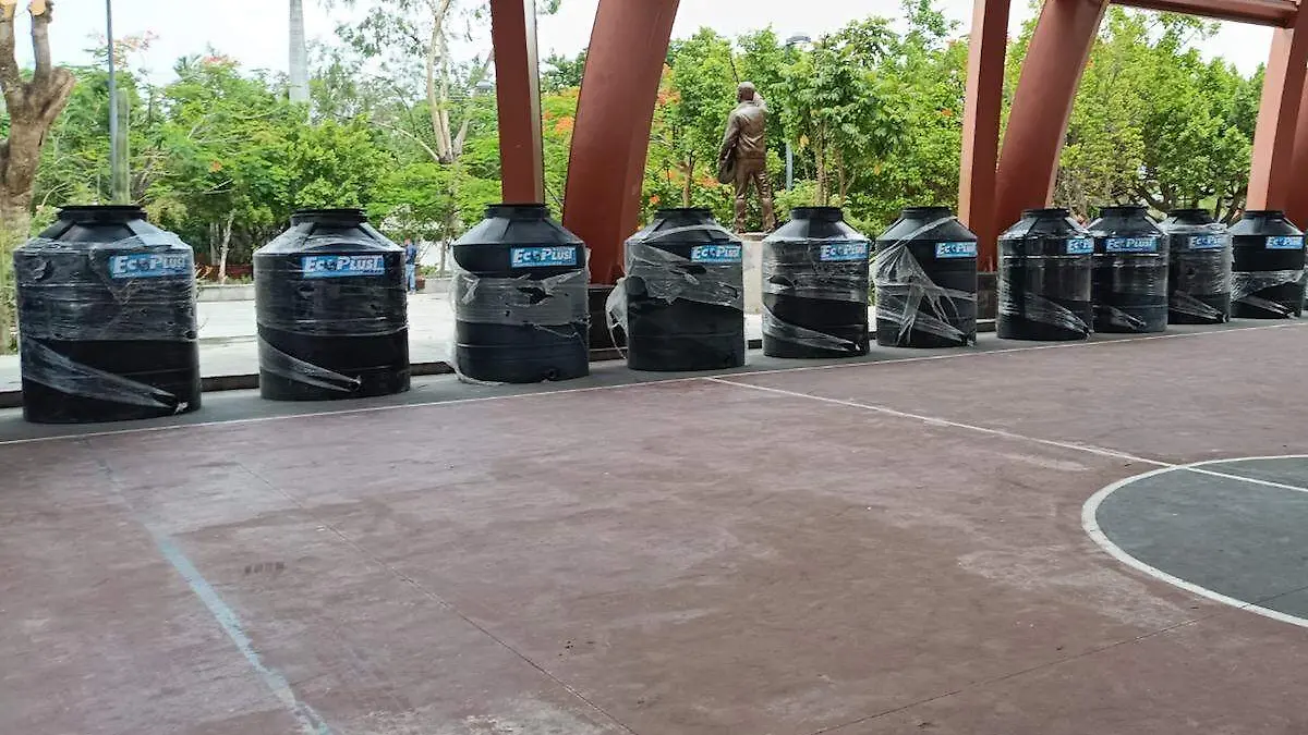 entrega-tinacos-laminas-construcion-baños-jojutla-angelina-albarran-1