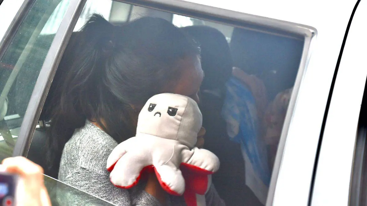 peluche-en-mano-uaem-vacunacion-jovenes-froylan
