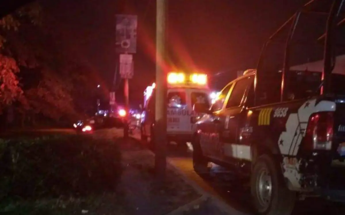 Atacan lote de autos