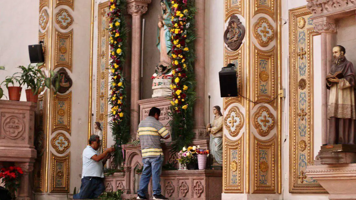 arreglo-floral-virgen-agustín