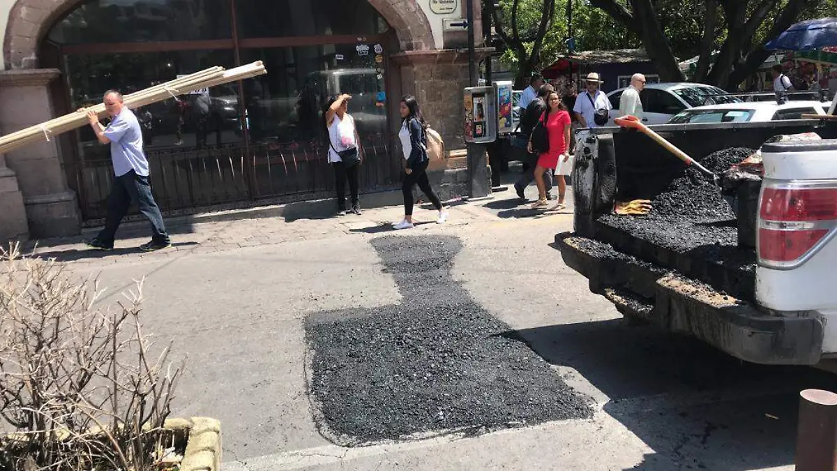 Tapan baches en Cuernavaca (2)