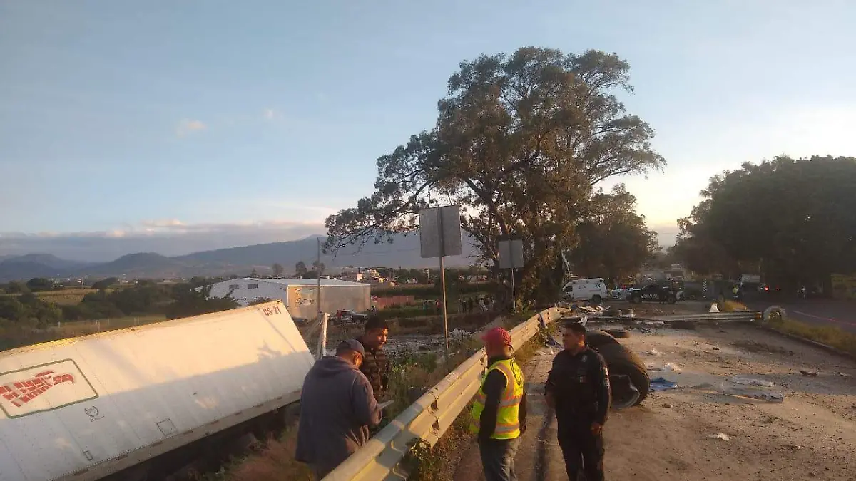 Tráiler sin frenos (2)