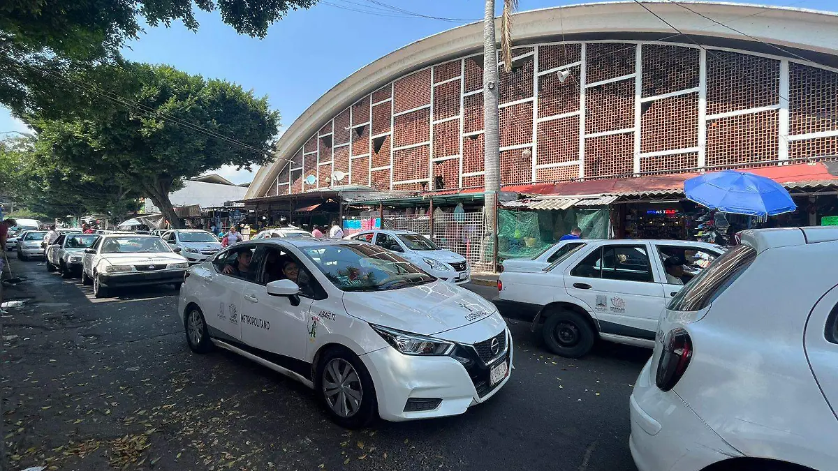 AGUS-F2J Ante el retraso del inicio de obras en el Mercado ALM, si se llevará a cabo el tianguis de muertos, informó la directora Sara Bello Olmedo. (2)