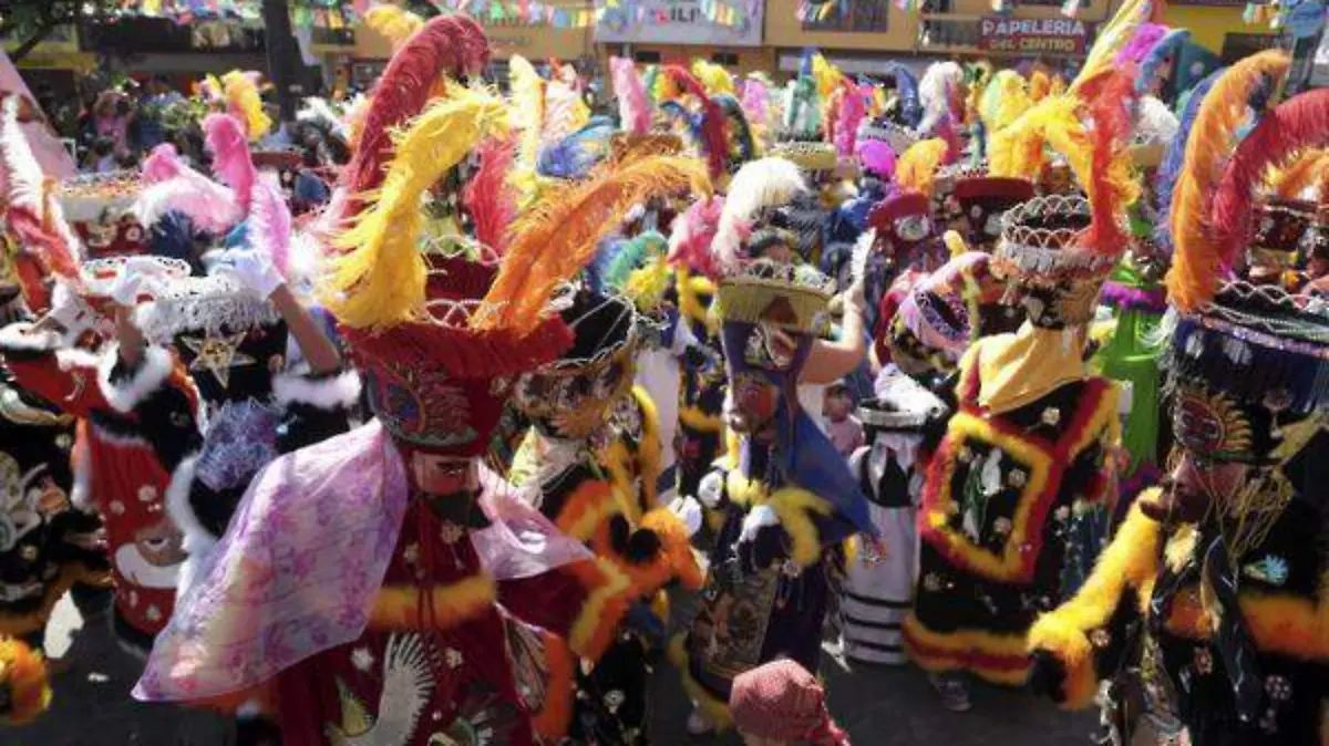 Los trajes de chinelo llegan a pesar hasta 30 kilosCuartoscuro (1)