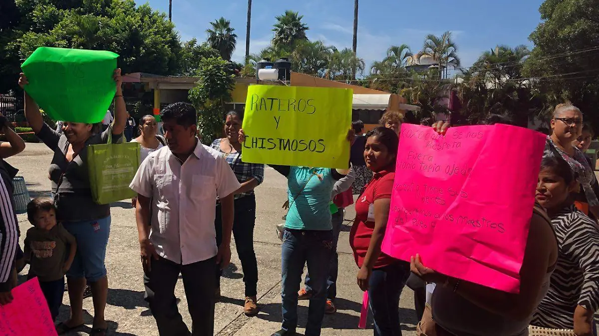 Manifestación de padres de familia de Xoxocotla (6)