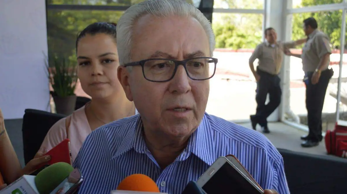 El titular de la Cofepris, Francisco Osuna Sánchez