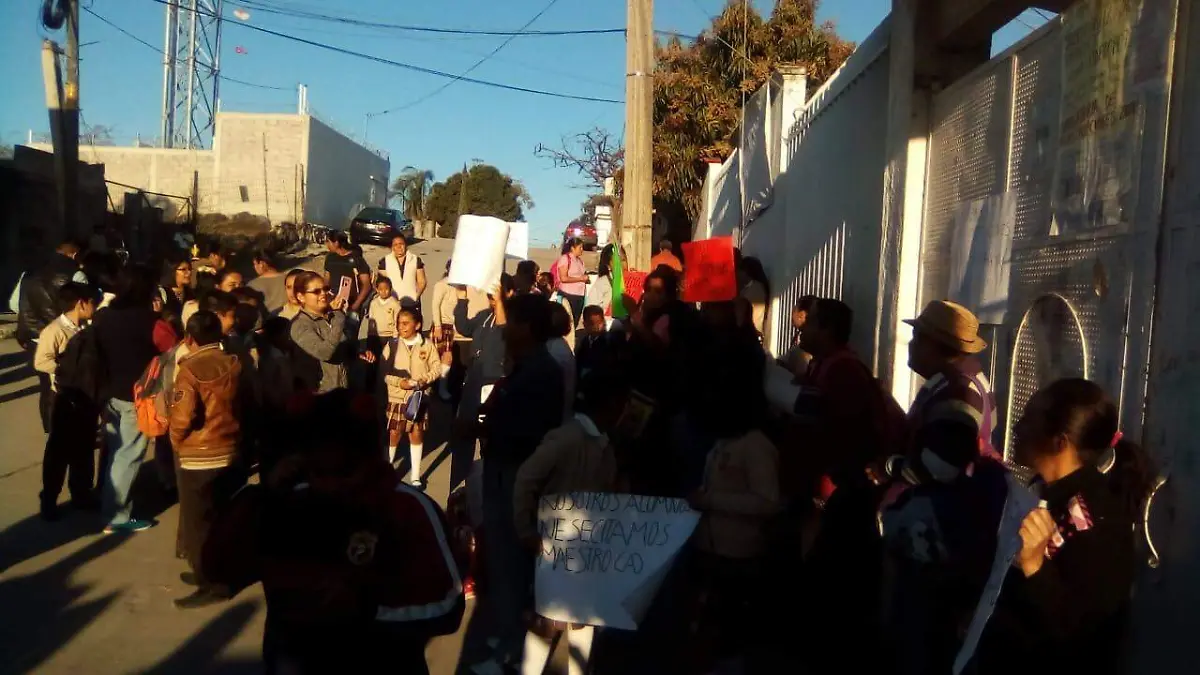 Toman las instalaciones de la escuela primaria