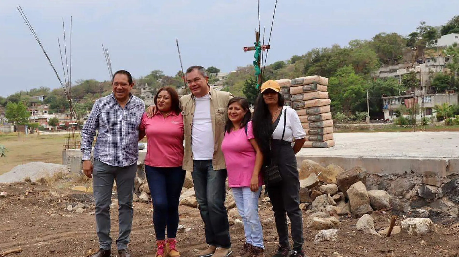 alcalde-entrega-material-construccion-cortesia-ayuntamiento-jiutepec