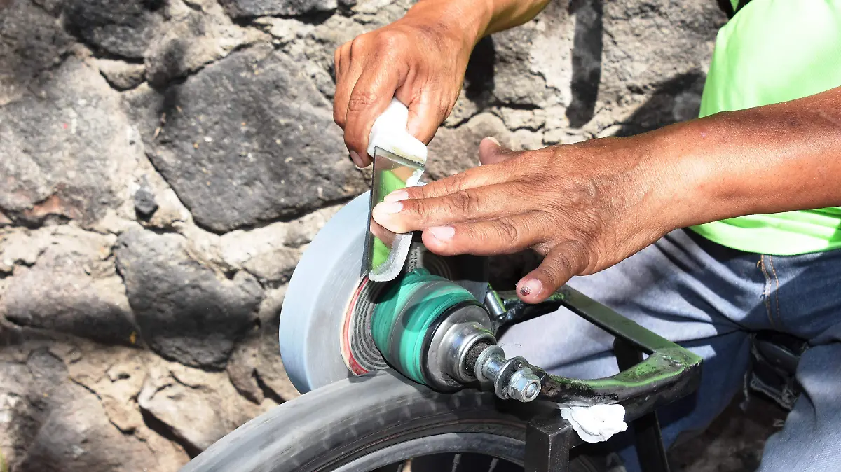 Eduardo, afilador de Cuchillos 