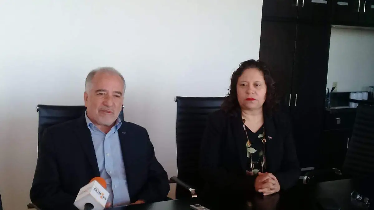 El rector Gustavo Urquiza