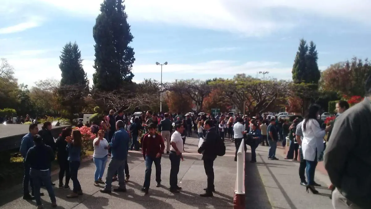 Desalojo en la UAEM por sismo (5)