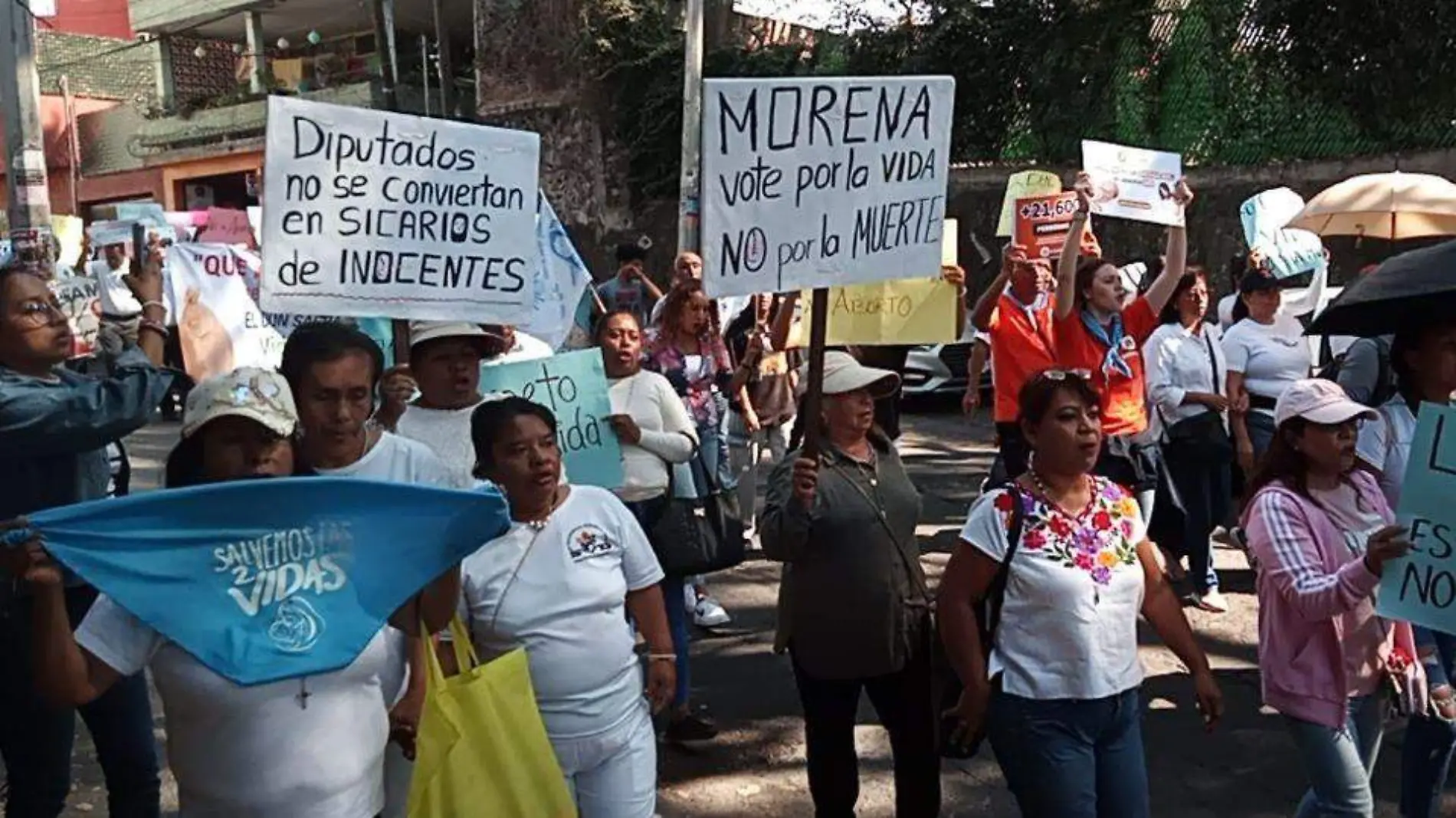 Grupos-provida-marchan-afuera-del-congreso-de-Morelos