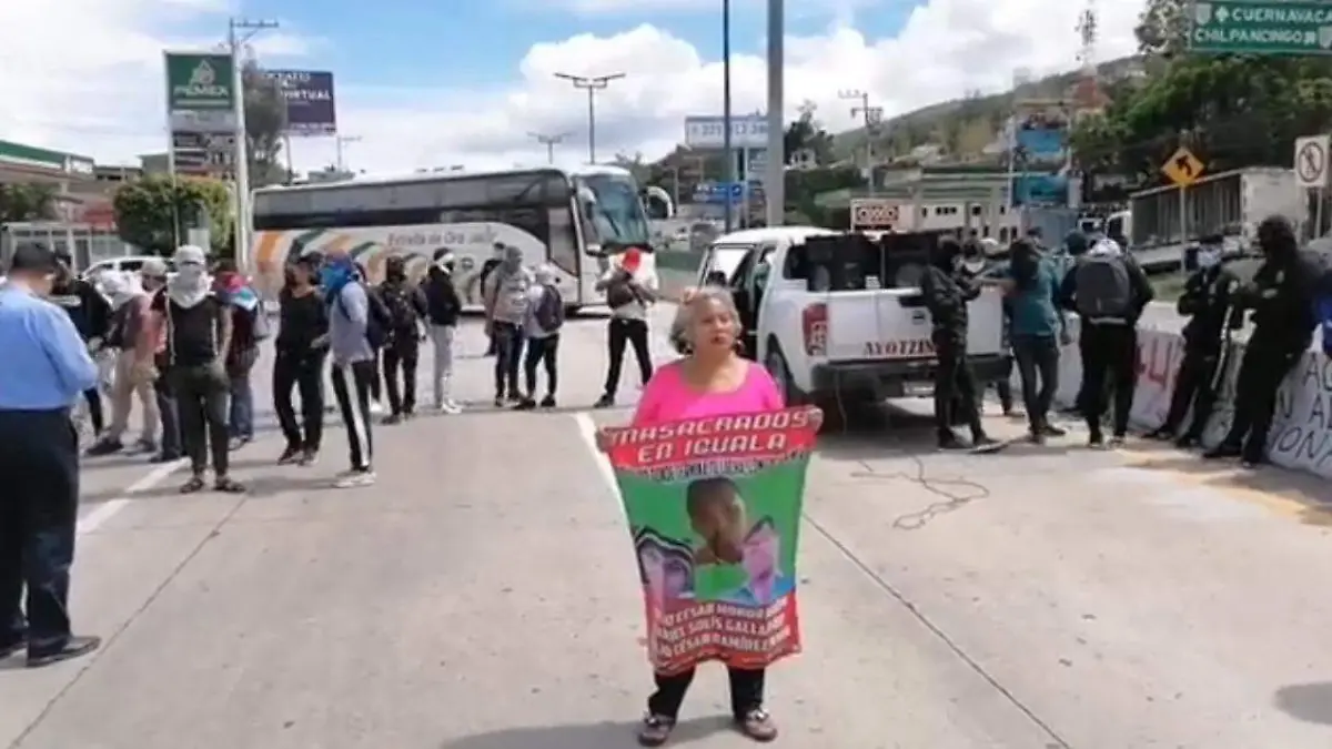 estudiantes-ayotzinapa (1)