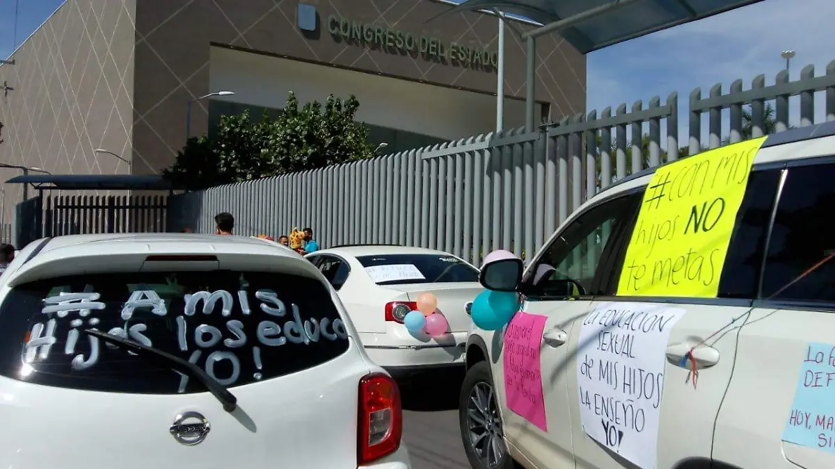 A mis hijos los educo yo