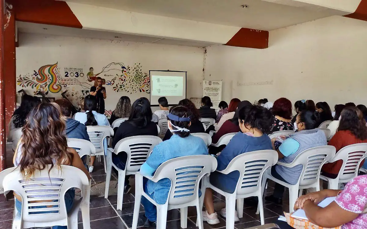 taller-redessociales-mujeres-agustín