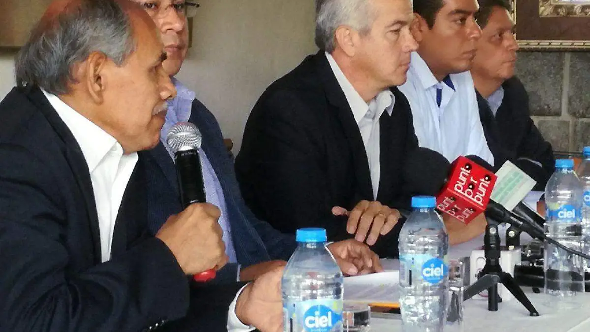 Ingenieros y Arquitectos ofrecen rueda de prensa