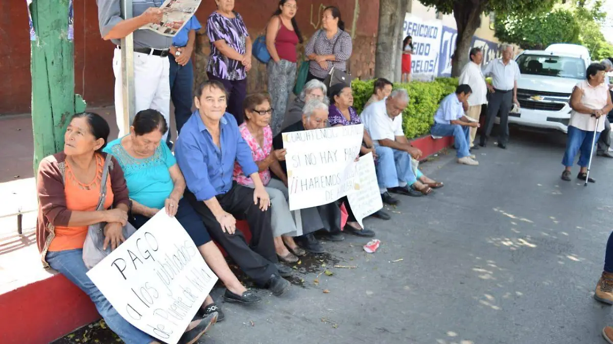 Manifestación afuera de SAPAC (1)