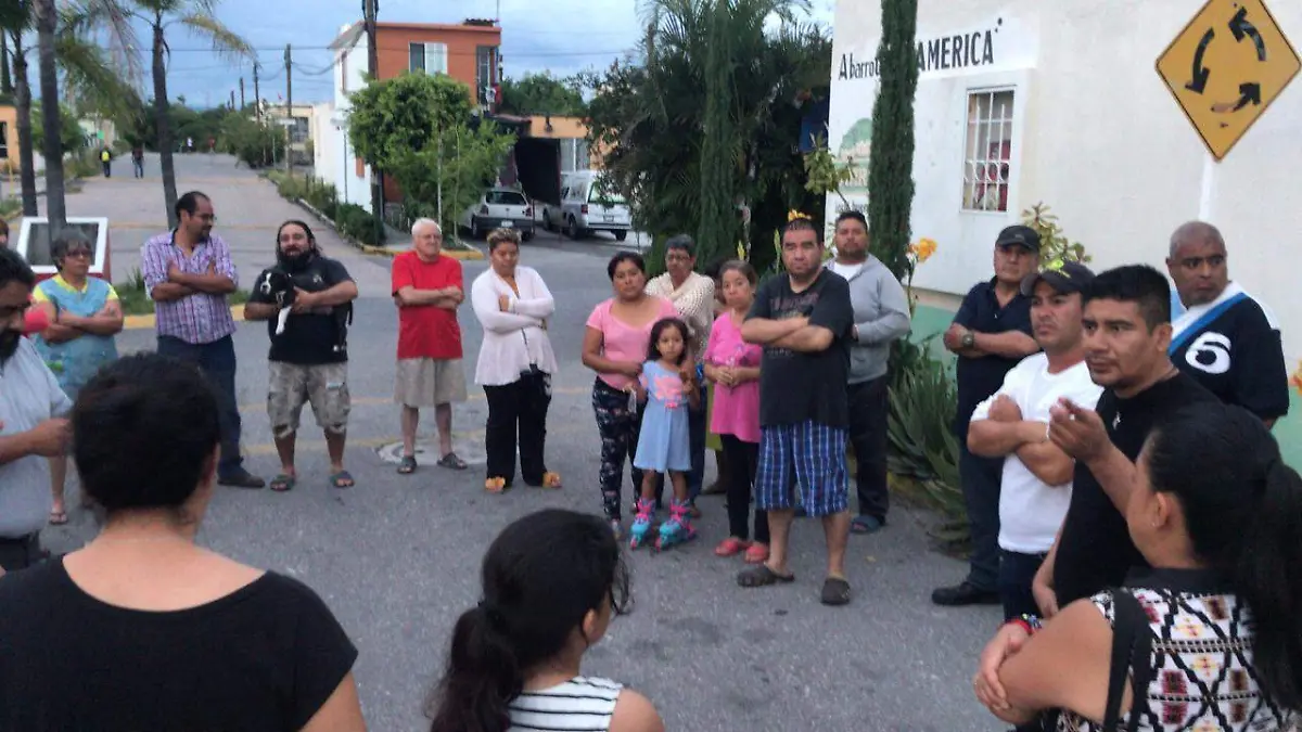Agua sucia en la 10 de abril de Cuautla (2)