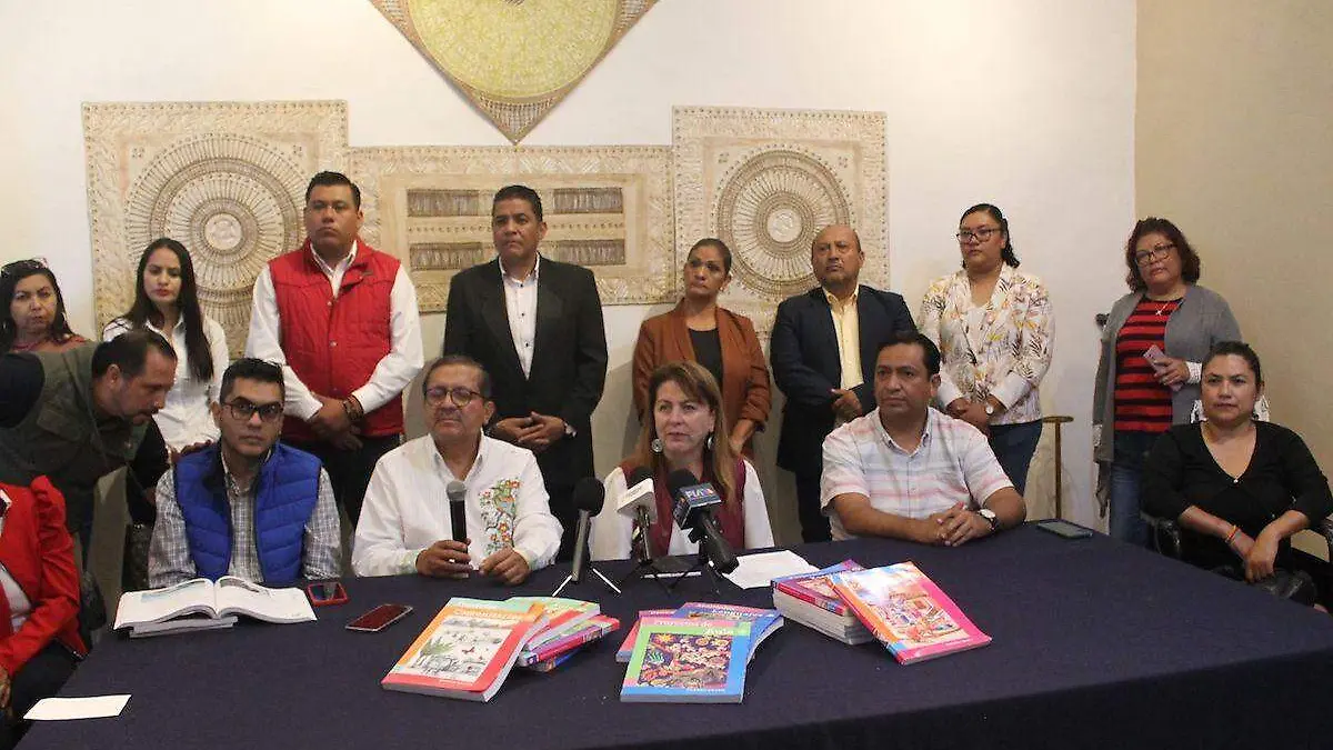 margarita-saravia-defiende-libros-sep-foto-agustin-espinoza