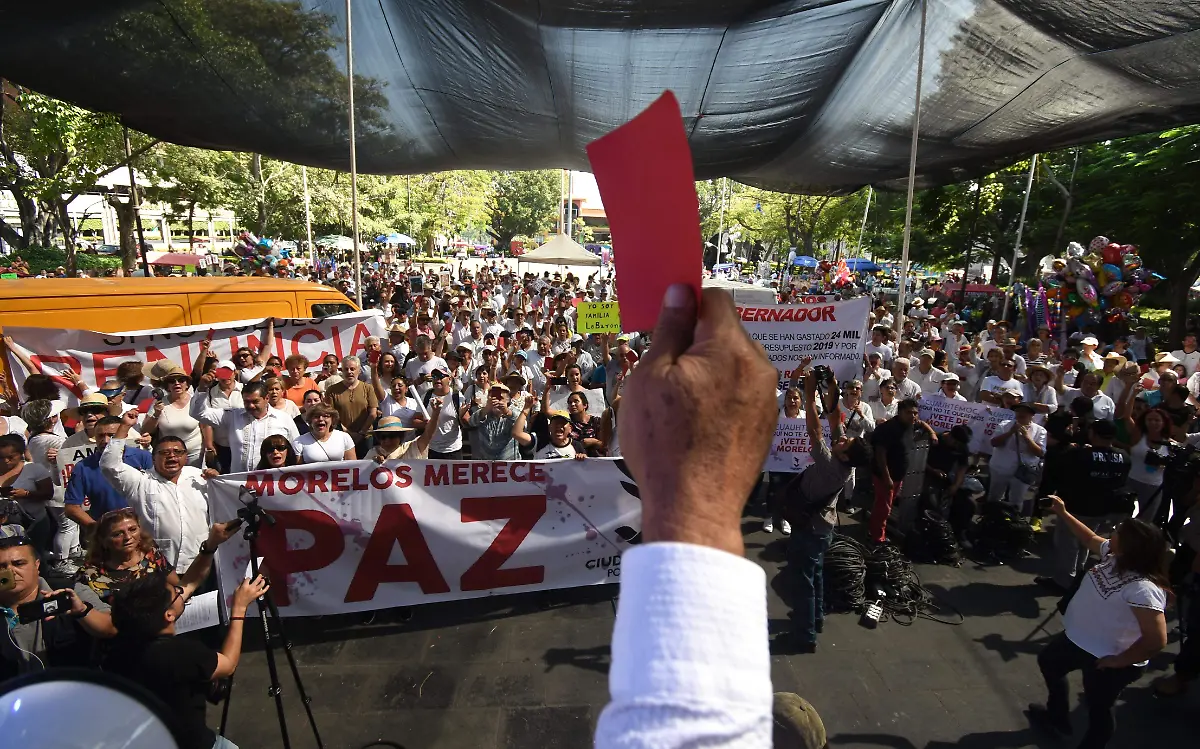 Algunos marcharon con una tarjeta roja en señal de que Blanco Bravo sea expulsadoFroylán Trujillo