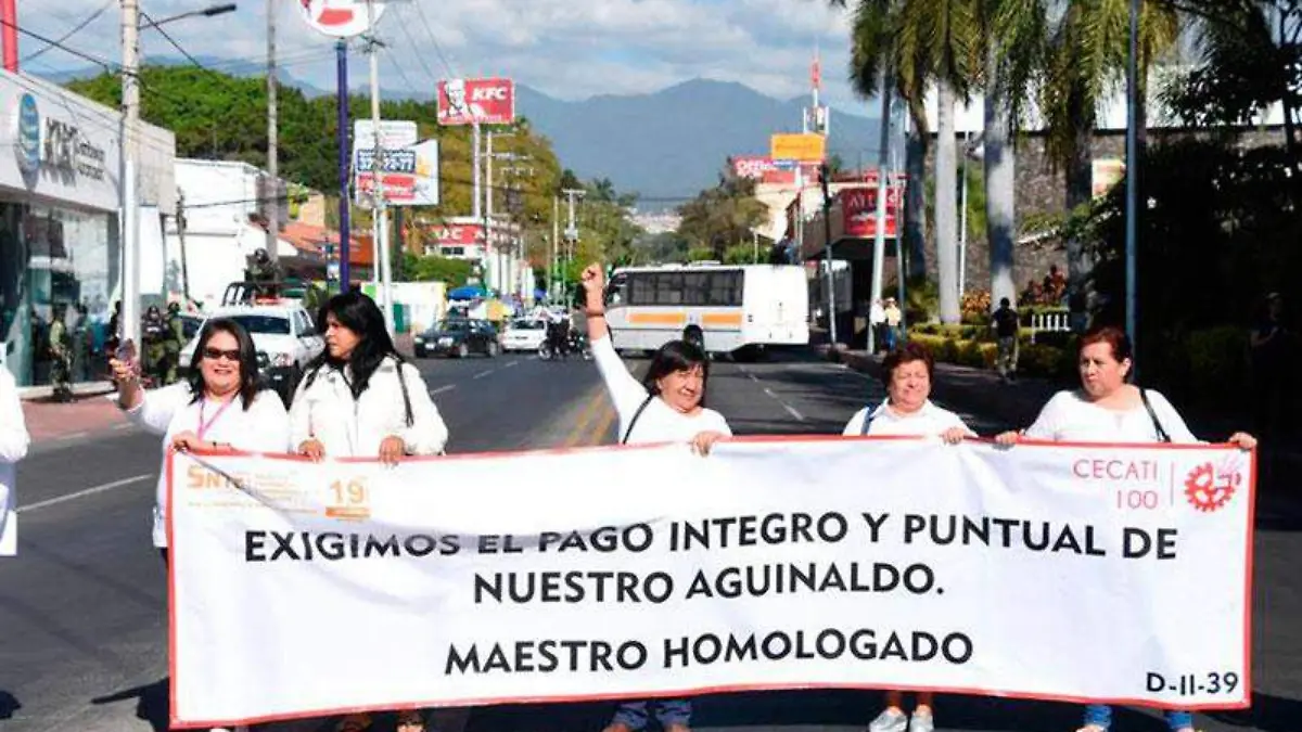 protesta-docentes-vs-isr