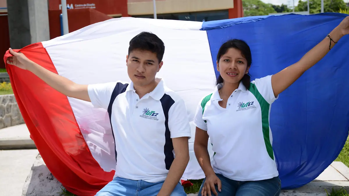 Estudiantes de la UTEZ viajaban a Francia con beca