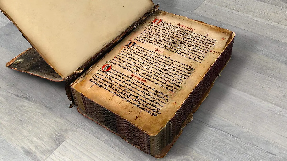 Esta feria es un punto de encuentro de quienes ejercen el oficio de la encuadernación.