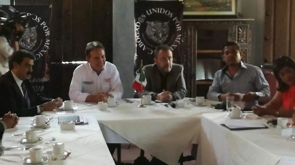 La mañana de este viernes, Jorge Meade sostuvo un encuentro con representantes de la sociedad civil.