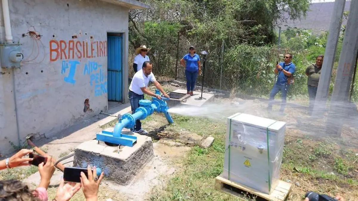 equipo-nuevo-bombeo-pozo-zcatepec-angelina-labarran-2