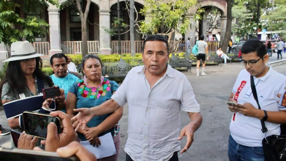 AGUS-F6J Integrantes de diversas organizaciones sociales exigen al gobernador y al titular del CES  cesen el desprestigio en contra de la periodistas Estrella Pedroza (4)