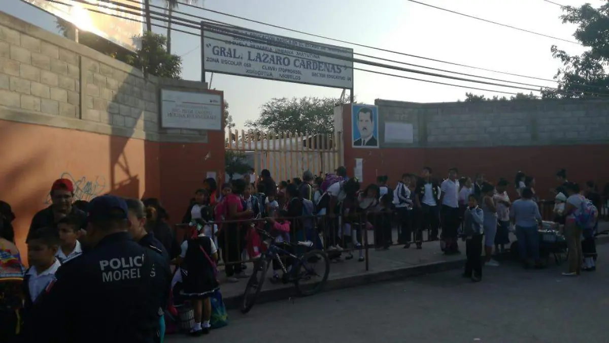 Padres de familia en conflicto de la primaria de Xoxocotla
