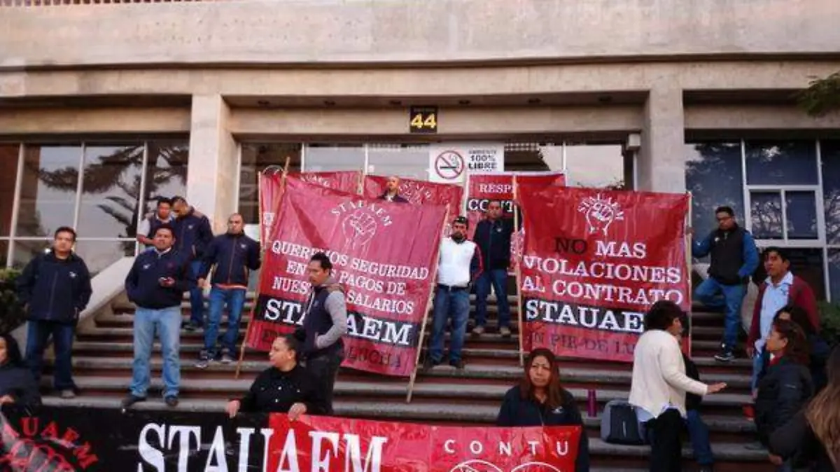 Los trabajadores del STAUEM exigieron el pago de sus catorcenas Jessica Arellano