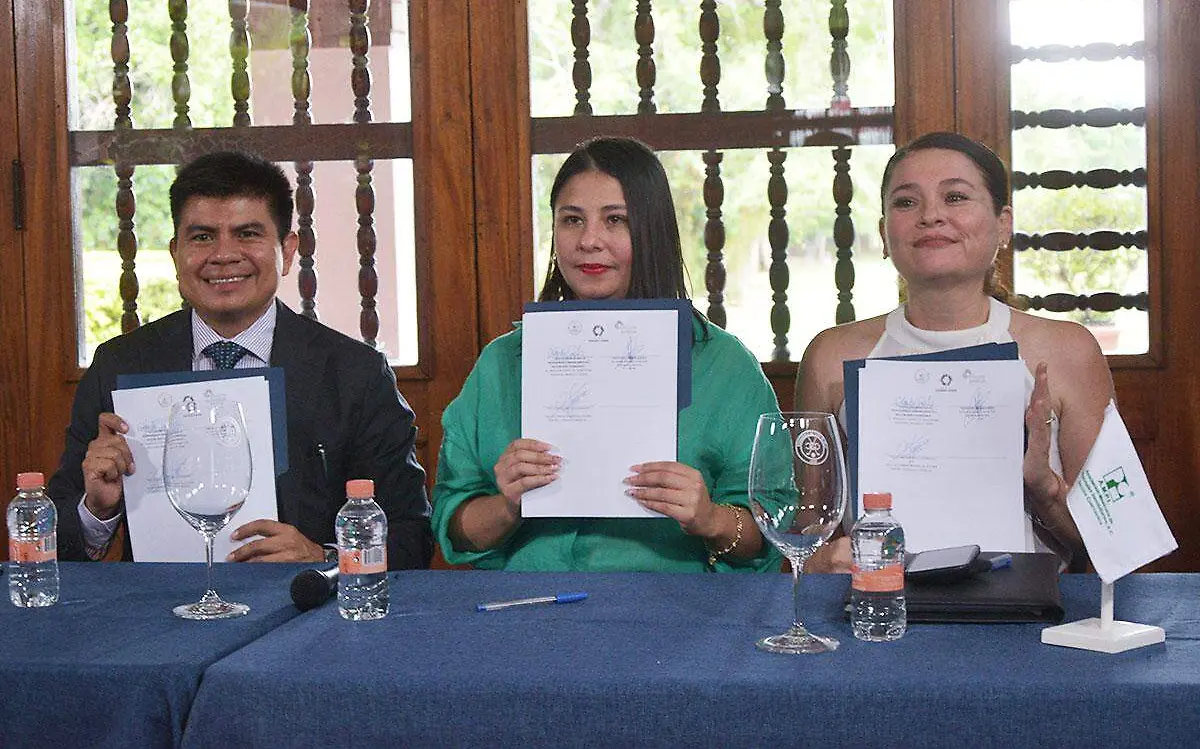 firma-convenio-inmobiliarias-1