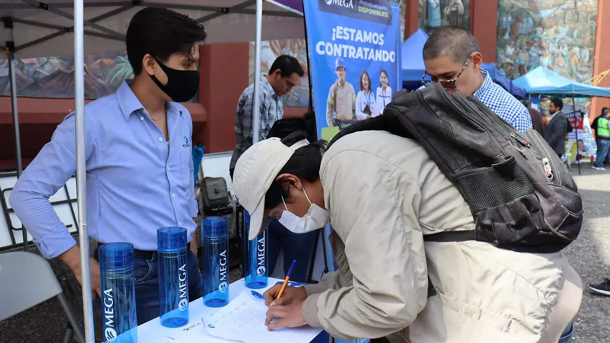 jovenes-buscan-empleo-formal-morelos-luis