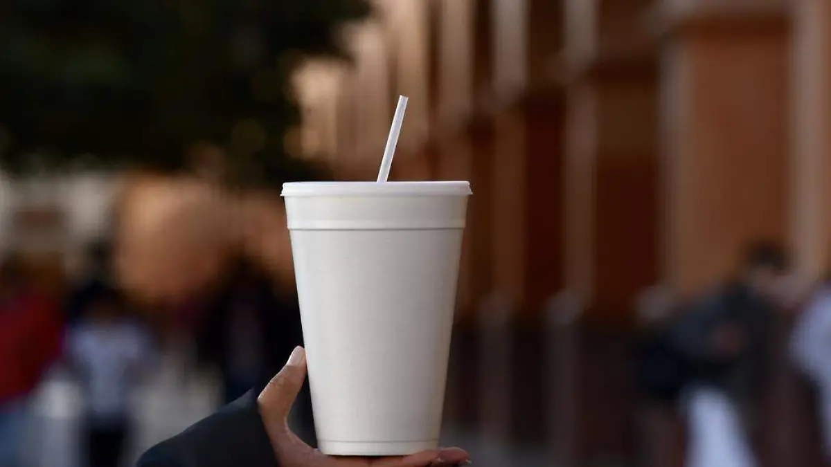 Caen ventas de unicel y plástico