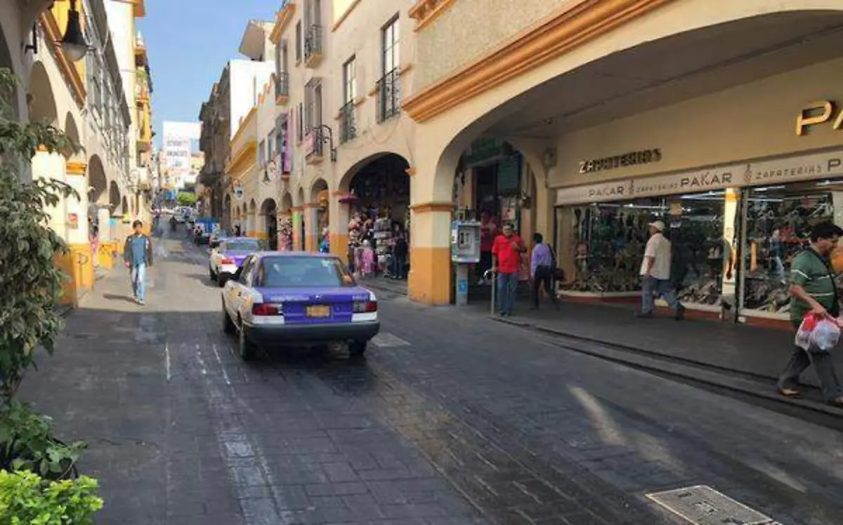 Comerciantes establecidos de la calle Guerrero opinan que sería mejor que solo se instalaran el 4 y 5 de enero- Karen Sánchez