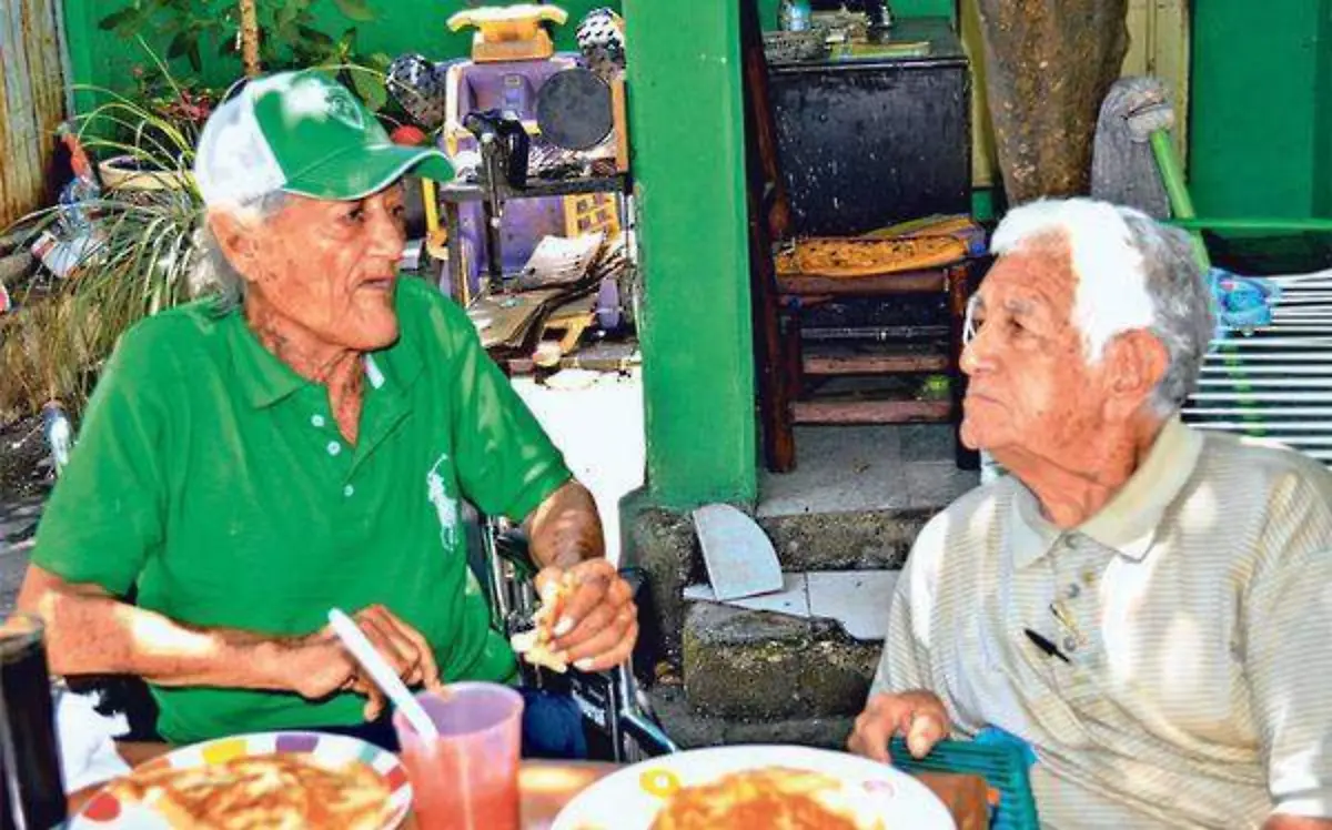 Don Juvenal y "La Cira" Dávila