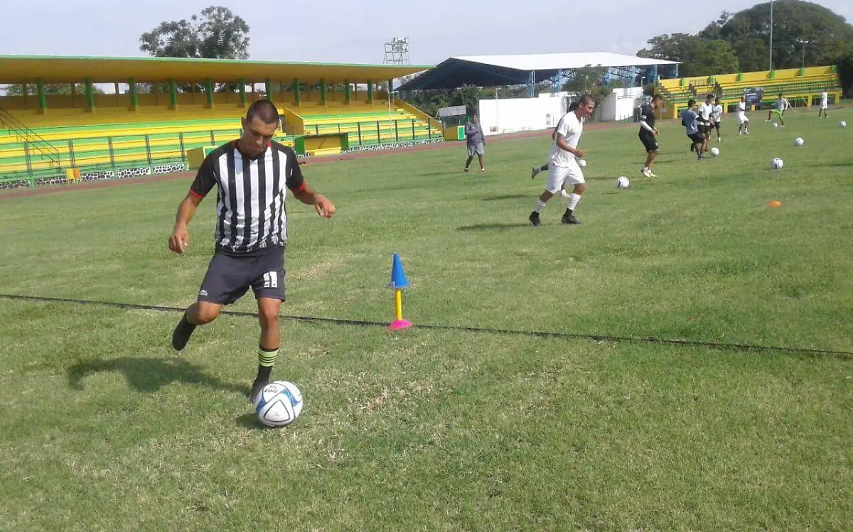 Entrenamiento de Los Arroceros del Cuautla Óscar Garagui