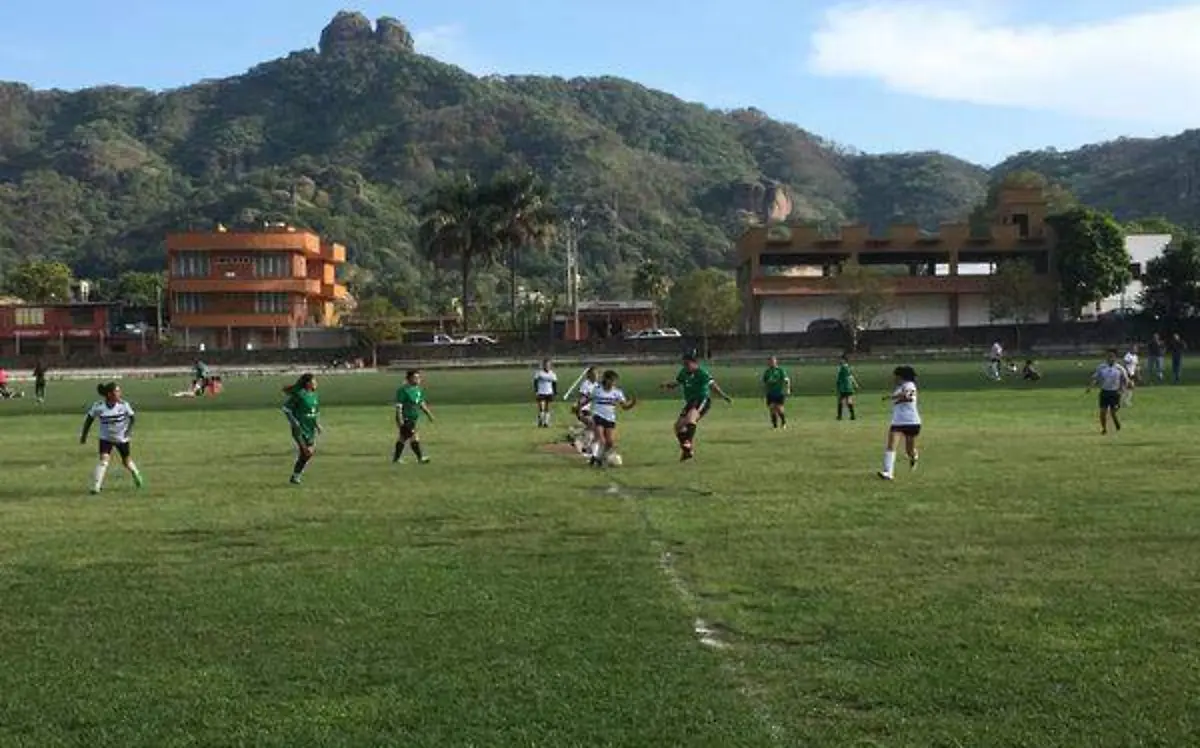 Los dos mejores equipos de la etapa regional de futbol femenil, se miden este jueves en TepoztlánARCHIVO