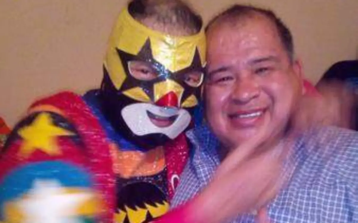 El luchador convive con sus fanáticos/ Cortesía